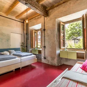 Un Posto A - All'interno Di Cascina Del 700 Milão